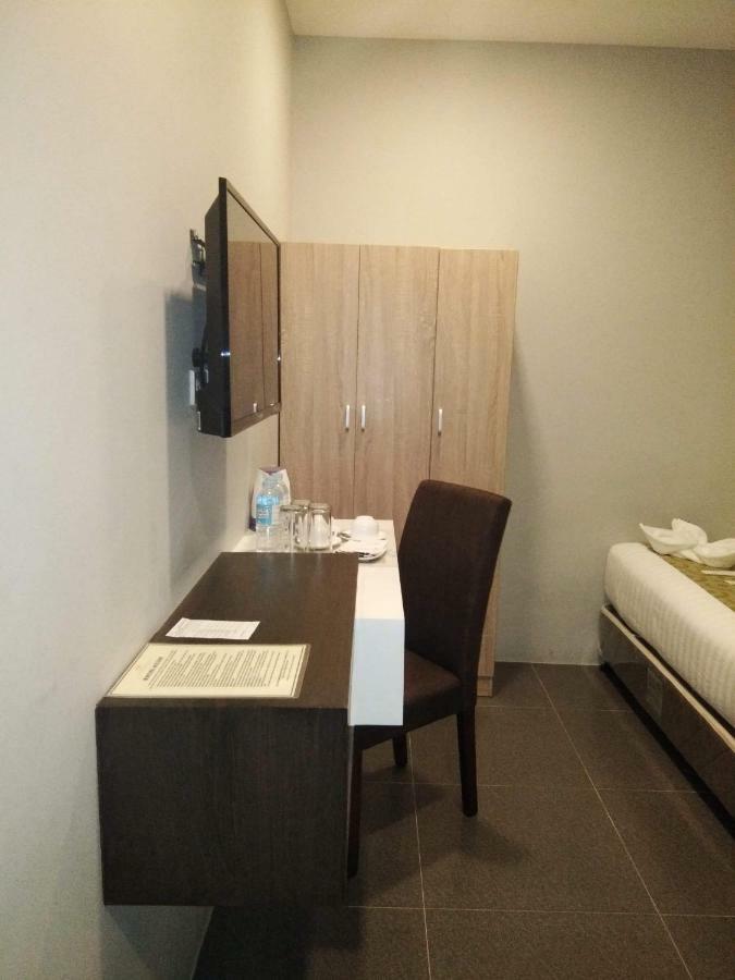 Hotel Costa Brava Tacloban Exteriör bild