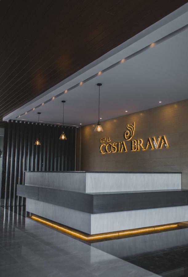Hotel Costa Brava Tacloban Exteriör bild
